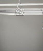 Biala-Zaluzja-Aluminiowa-Clicky-LOFT-Wapn-Obciaznik
