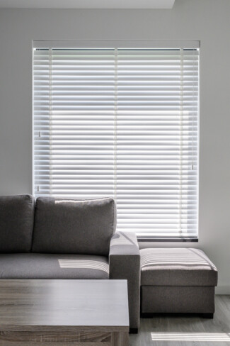 Zaluzje-drewniane-Kokos-Biale-05