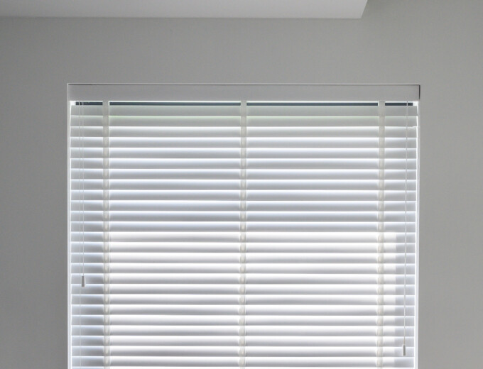 Zaluzje-drewniane-Kokos-Biale-05