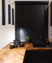 Żaluzje-drewniane-lukrecja-czarne-01.jpg