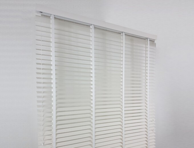 BialaZaluzja-Faux-Wood-Kolor-SOL-Flip50-CLICKY-Koncowka-Ukos