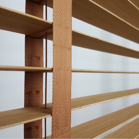 Brazowa-Zaluzja-Bambusowa-Lipowa-Kolor-MUSLI-Flip50-CLICKY-Tasma