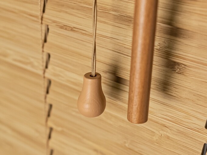 Brazowy-MUSLI-Zaluzje-bambusowe-Flip-25-CLICKY-Koncowka-sznurka