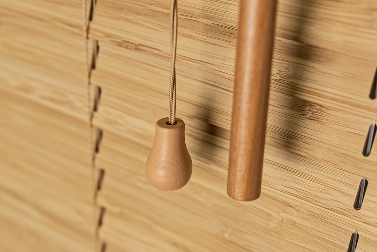 Brazowy-MUSLI-Zaluzje-bambusowe-Flip-25-CLICKY-Koncowka-sznurka