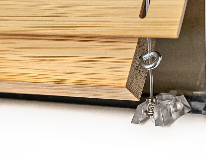 Brazowy-MUSLI-Zaluzje-bambusowe-Flip-25-CLICKY-Prowadzenie-boczne