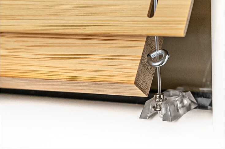 Brazowy-MUSLI-Zaluzje-bambusowe-Flip-25-CLICKY-Prowadzenie-boczne