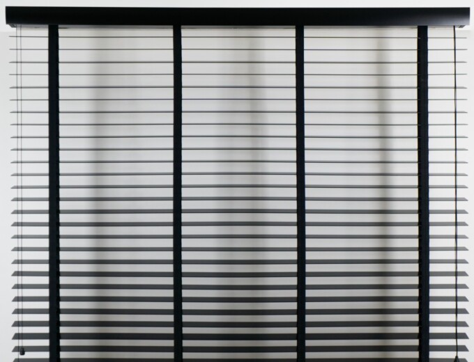 Czarna-Zaluzja-Drewniana-Lipowa-Kolor-LUKRECJA-Flip50-CLICKY-Duze3