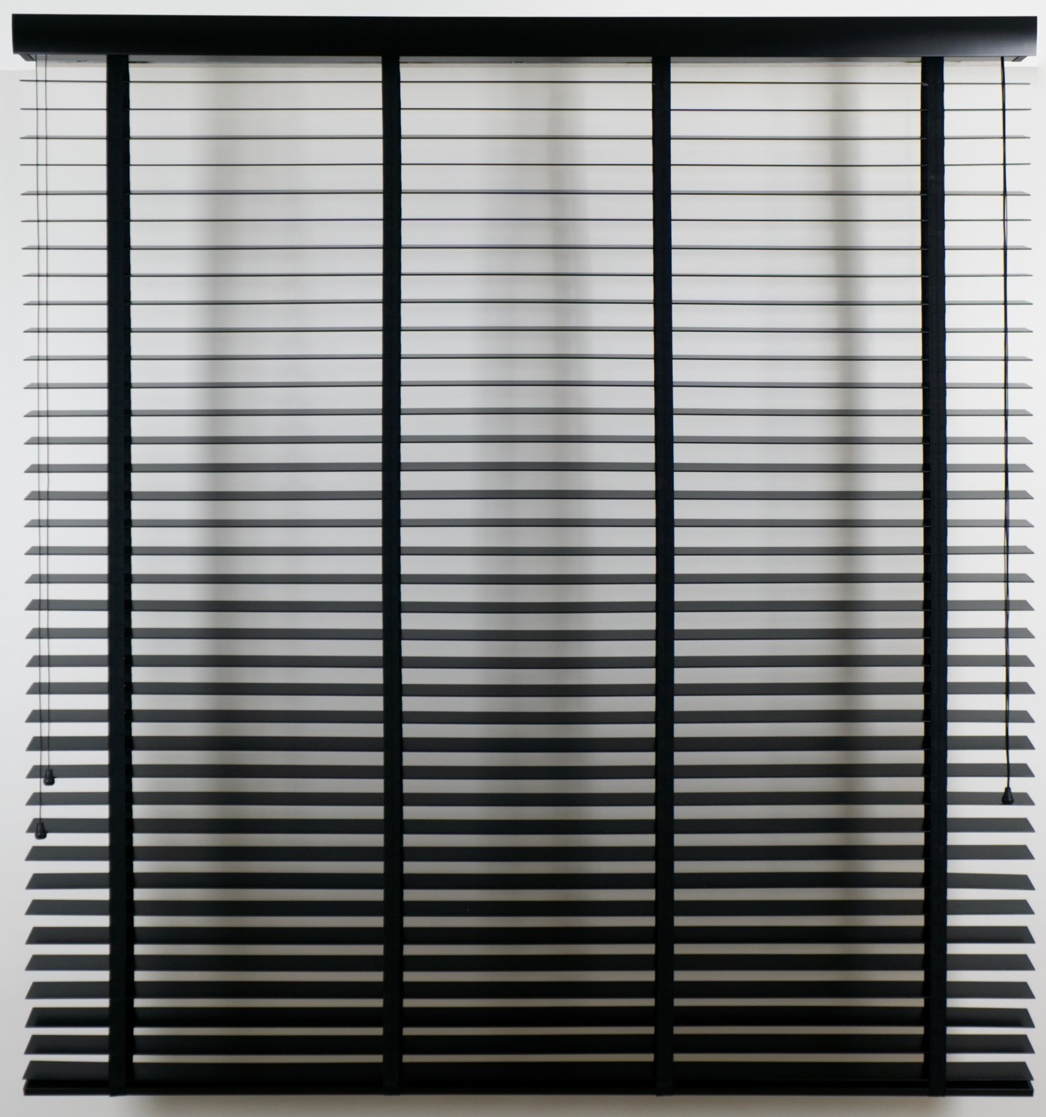 Czarna-Zaluzja-Drewniana-Lipowa-Kolor-LUKRECJA-Flip50-CLICKY-Duze3