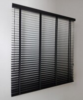 Czarna-Zaluzja-Drewniana-Lipowa-Kolor-LUKRECJA-Flip50-CLICKY-Ukos