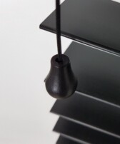 Czarna-Zaluzja-Faux-Wood-Kolor-PIEPRZ-Flip50-CLICKY-Koncowka-Sznurka
