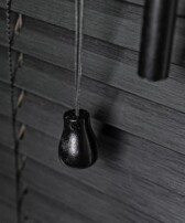 Czarny-ARABIKA-Zaluzje-bambusowe-Flip-25-CLICKY-Koncowka-sznurka