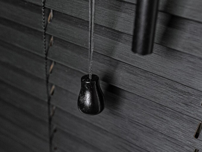 Czarny-ARABIKA-Zaluzje-bambusowe-Flip-25-CLICKY-Koncowka-sznurka