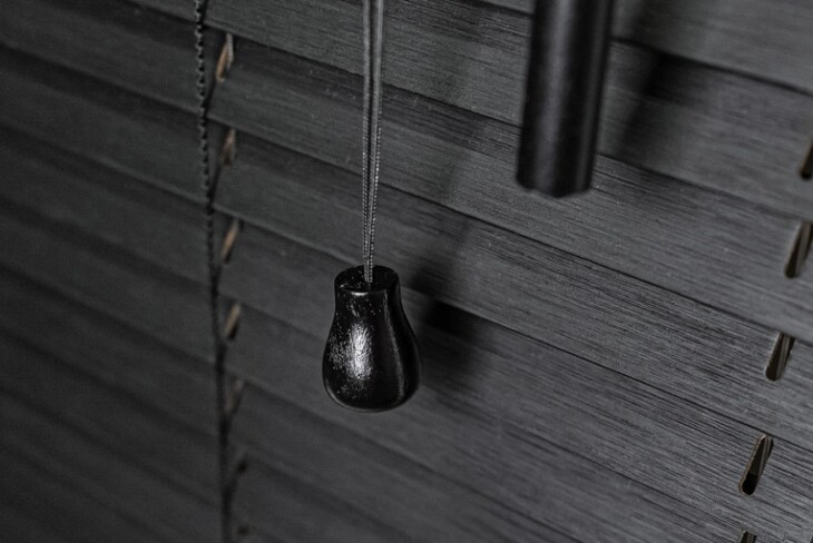 Czarny-ARABIKA-Zaluzje-bambusowe-Flip-25-CLICKY-Koncowka-sznurka