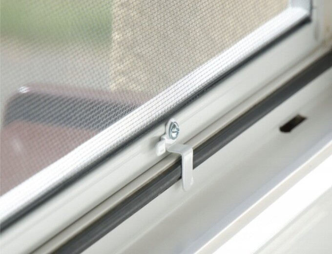 Biała moskitiera ramkowa CLICKY Buzz wnętrze Biała moskitiera ramkowa CLICKY Buzz wnętrze