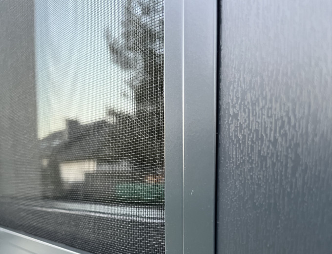 Moskitiera-ramkowa-do-okna-CLICKY-Buzz-Antracytowa-5 Moskitiera-ramkowa-do-okna-CLICKY-Buzz-Antracytowa