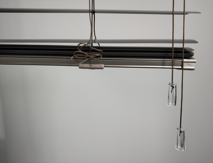 Szary-Brazowy-Zaluzja-Aluminiowa-Clicky-LOFT-Wanad-Obciaznik