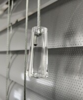 Szary-Zaluzja-Aluminiowa-Clicky-LOFT-Cynk-perforowany-Koncowka-sznurka