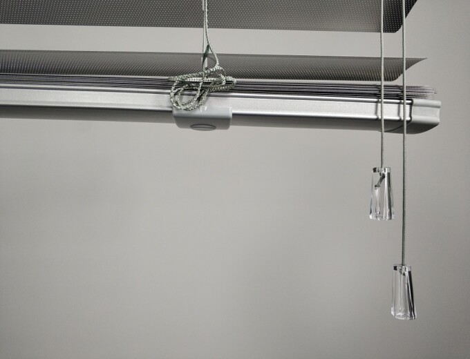 Szary-Zaluzja-Aluminiowa-Clicky-LOFT-Cynk-perforowany-Obciaznik