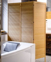 Parawan Louv 7 Parawan Louv w pokoju kąpielowym