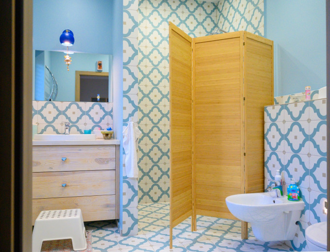 Parawan Louv 1 Parawan Louv w łazience dziecięcej