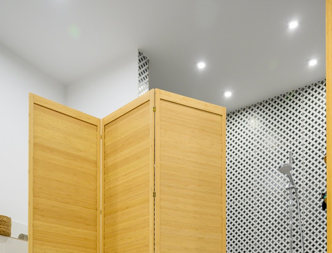 Parawan Louv 3 Parawan Louv w pokoju kąpielowym