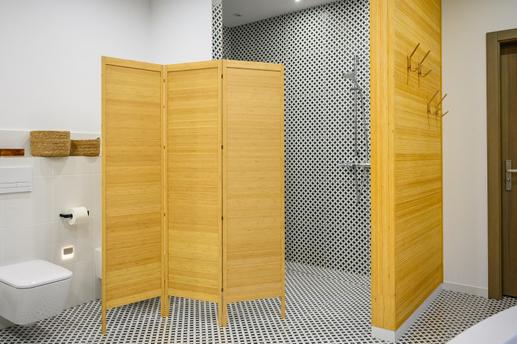 Parawan Louv 5 Parawan Louv w łazience