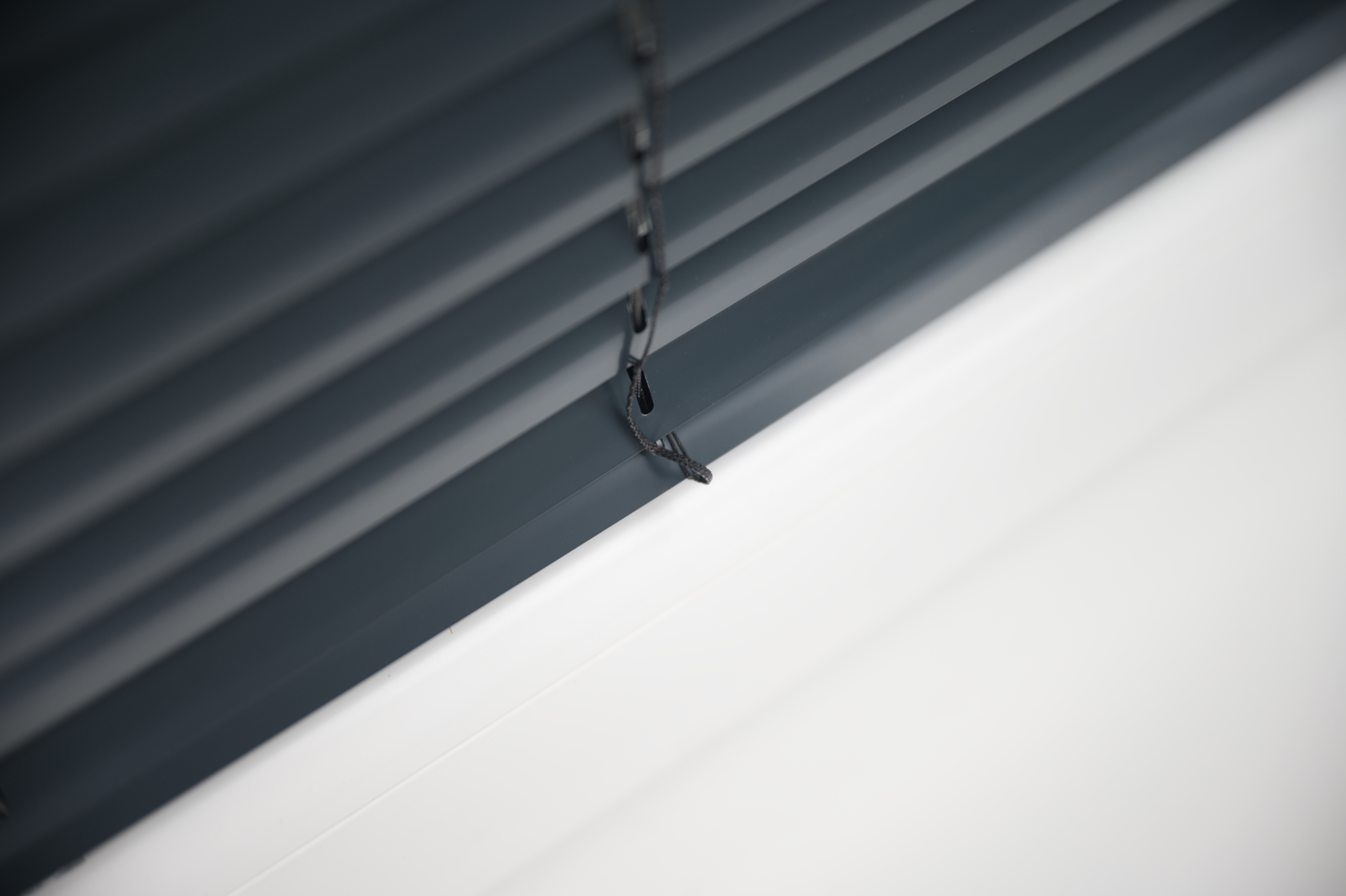 Żaluzje aluminiowe 25 mm kolor Antracytowy 996 D2