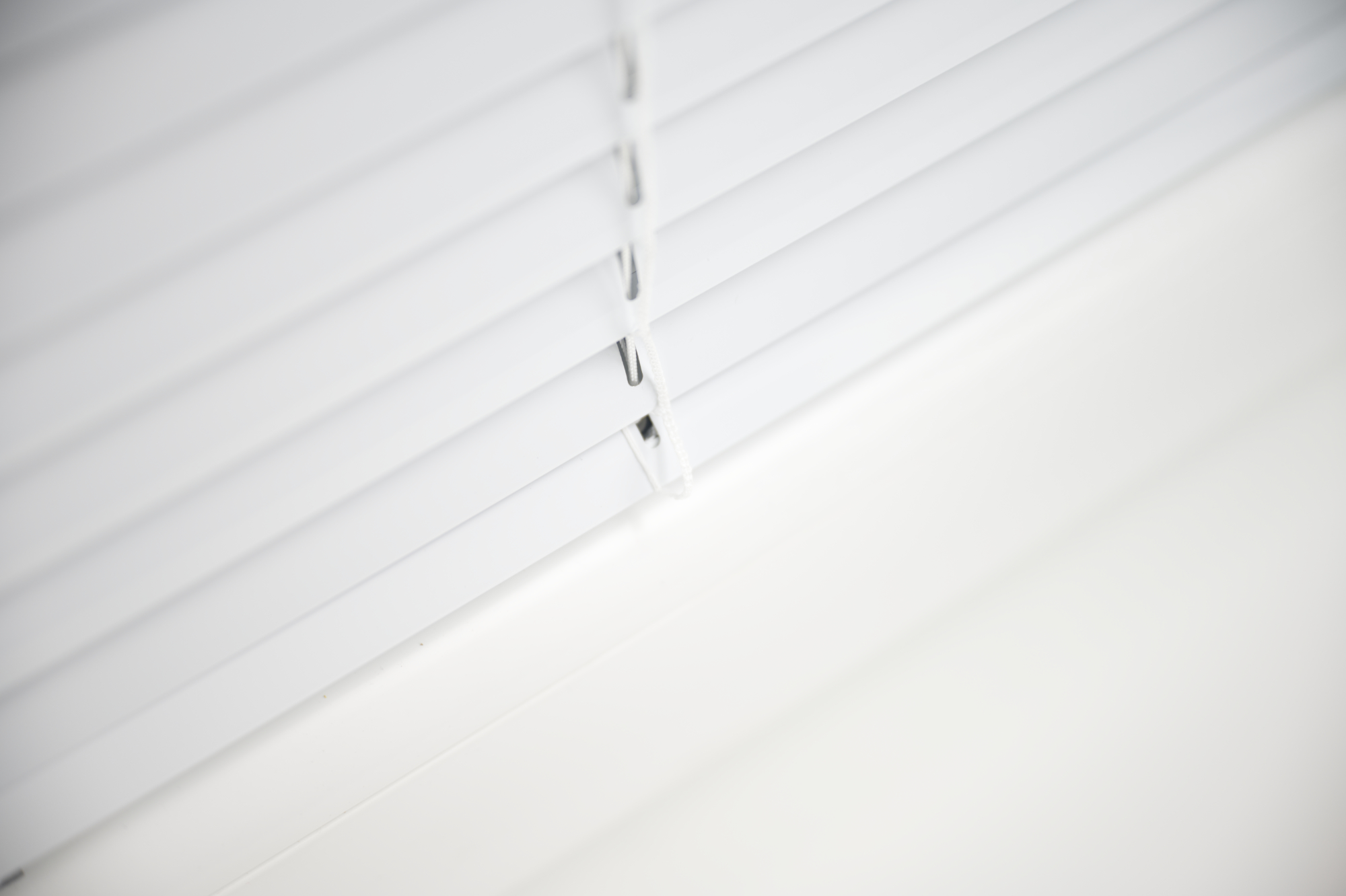 Żaluzje aluminiowe 25 mm kolor Biały 900 D2