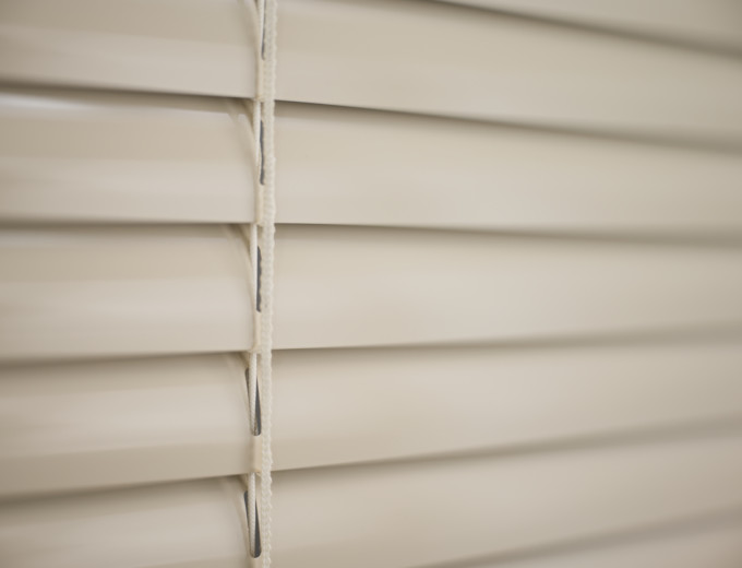 Żaluzje aluminiowe 25 mm kolor Ecru 2083 C2