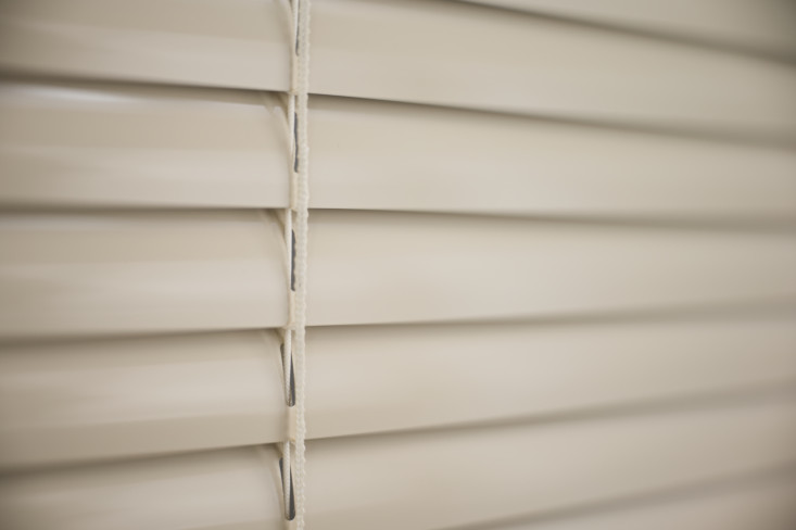 Żaluzje aluminiowe 25 mm kolor Ecru 2083 C2