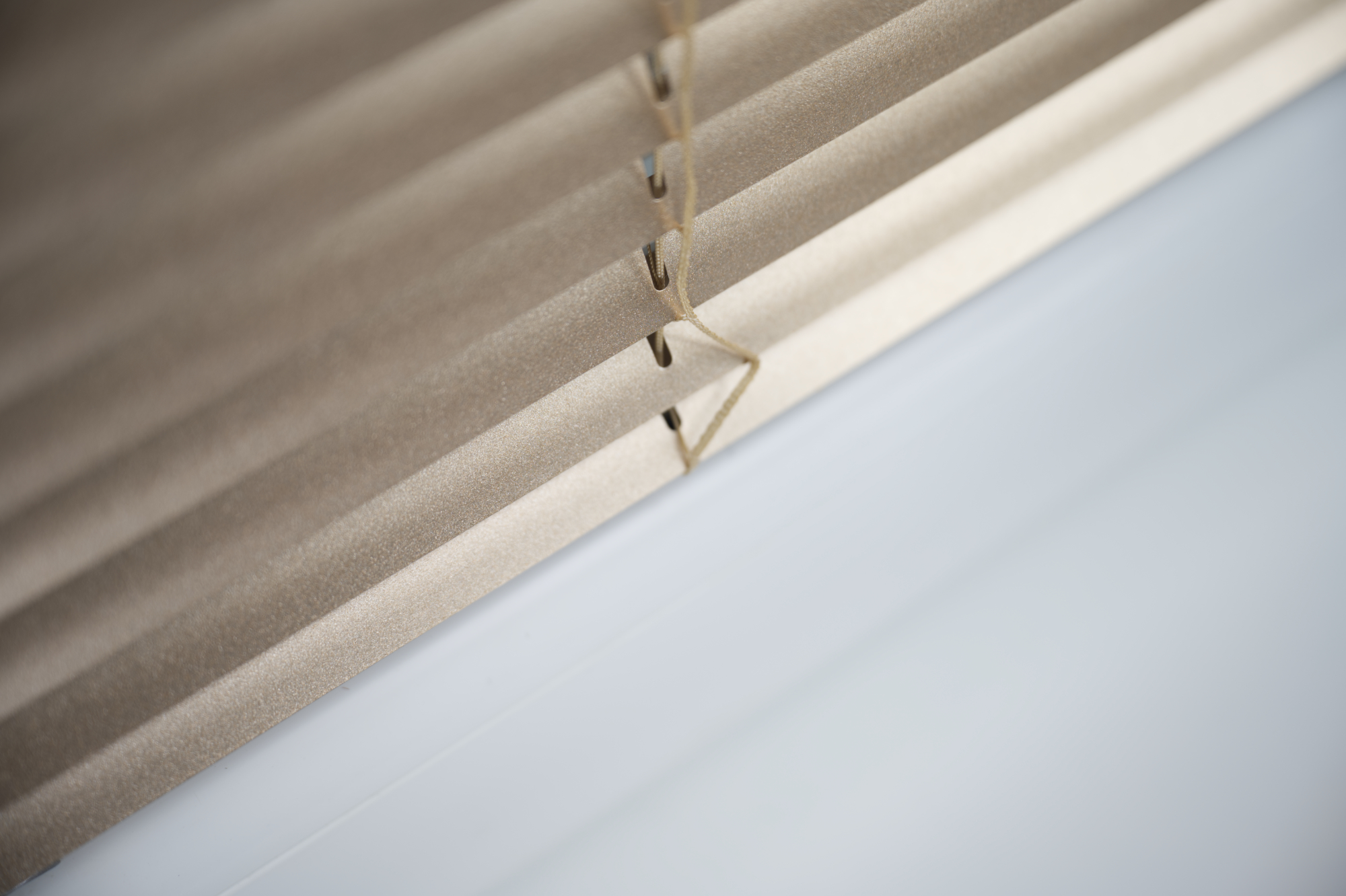 Żaluzje aluminiowe 25 mm kolor Złoty metalizowany 210 D2