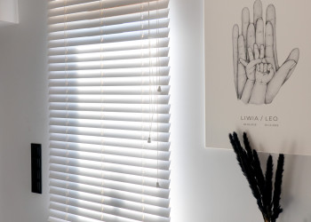 Wewnętrzne żaluzje drewniane 50 mm Clicky Flip kolor kokos sól