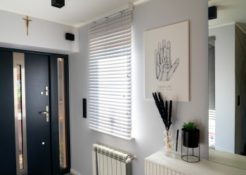 Wewnętrzne żaluzje drewniane 50 mm Clicky Flip kolor kokos sól